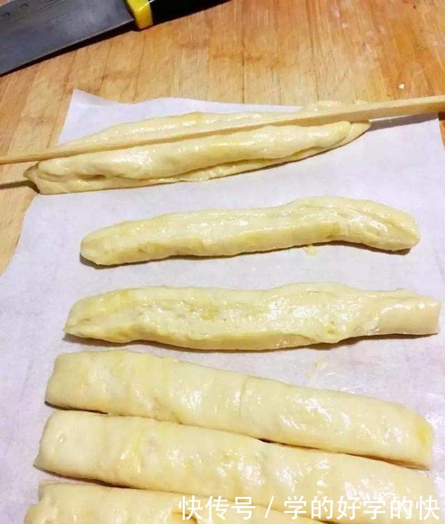 蓬松|自己在家炸油条,除了酵母粉,还要加点它,炸好的油条才更蓬松