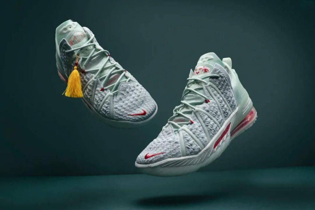 重回|为了重回王座，LeBron James 所需要的正是这双「玉玺」