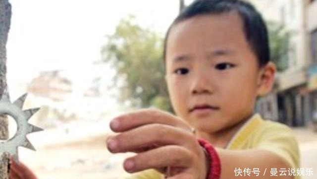 做法|人贩当众抱娃,却反咬亲妈是人贩子,宝妈的这些机智做法值得学习