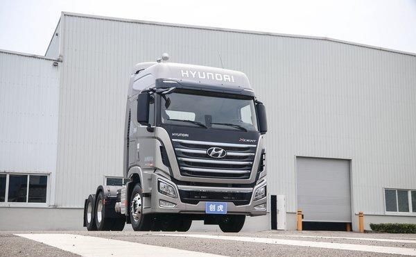  实拍|新增各种预警配置，实拍520马力现代创虎重卡，还有越野模式