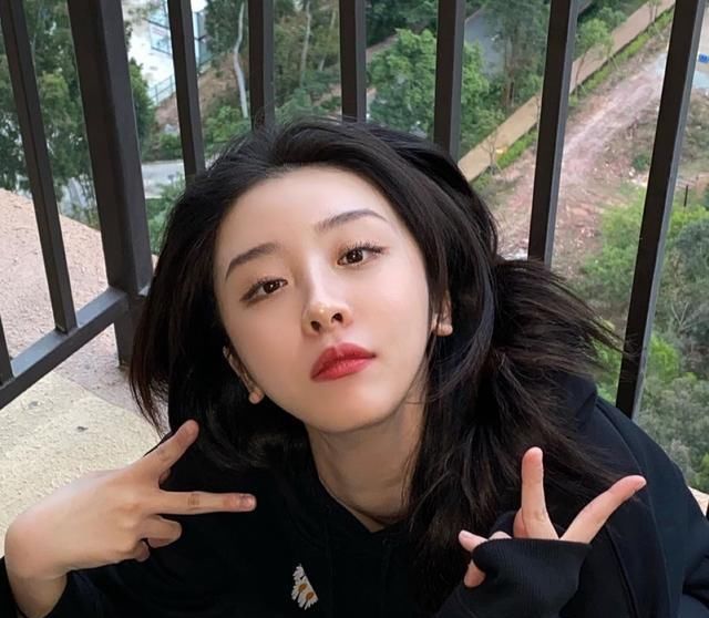  霸气|THE9成员赵小棠穿搭汇总，私服穿搭衣品吸睛，一张冷漠脸霸气十足