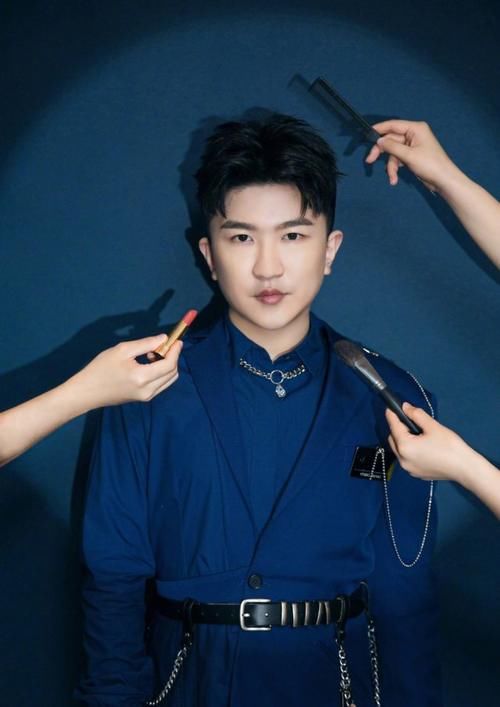  湖南娱乐频道|张大大为啥老是被黑？屡次被评为最讨厌主持人，除了哭啥都不会