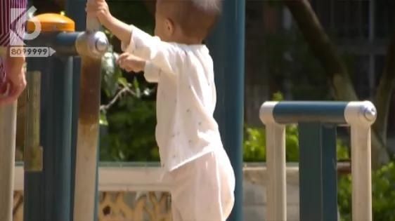  家长|“熊孩子”被卡后“”气、心疼、好笑！下面这十个被卡胜地千万不要让孩子去触碰