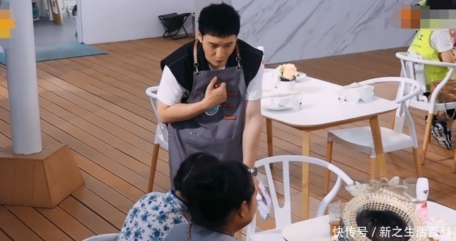  上桌|中餐厅：排骨在烹调前就上桌了，在现实中，黄晓明不可能道歉