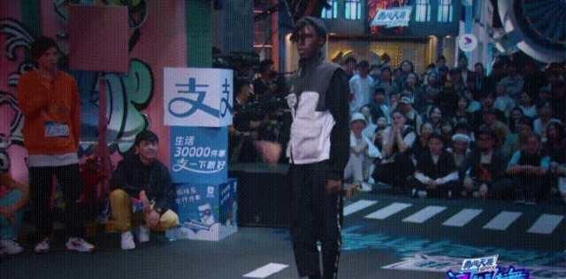  布布|《这就是街舞3》抢毛巾大战燃炸，没想到他是黑马，夺冠热门