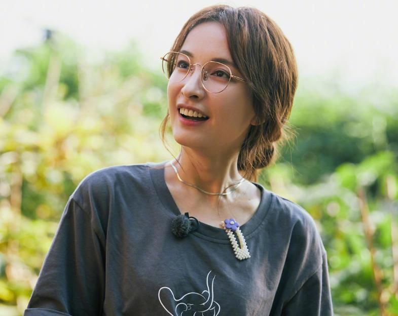  看点|《浪姐》还在热播，吴昕又有新综艺官宣，搭档多位男神追定了