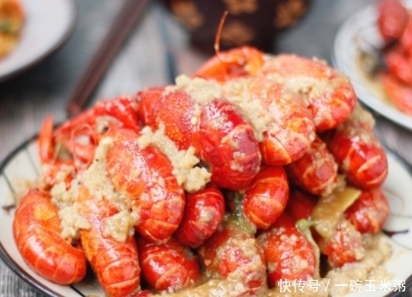 风靡|风靡全中国,上至高端酒店下至路边排挡,小朋友一口一口停不下来