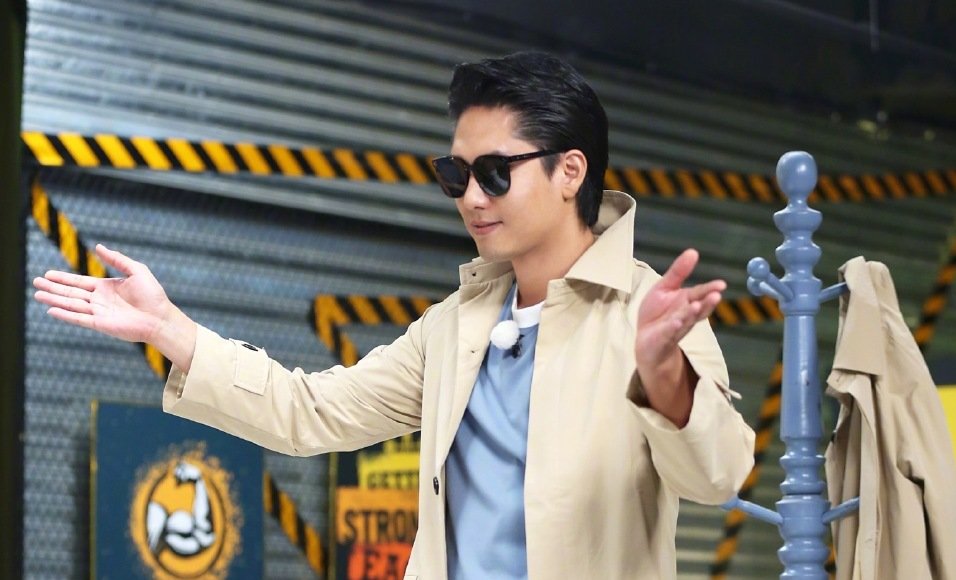  兄弟团|《奔跑吧》蔡徐坤鞋垫被偷走，一整天毫无感觉成笑点，是个铁憨憨