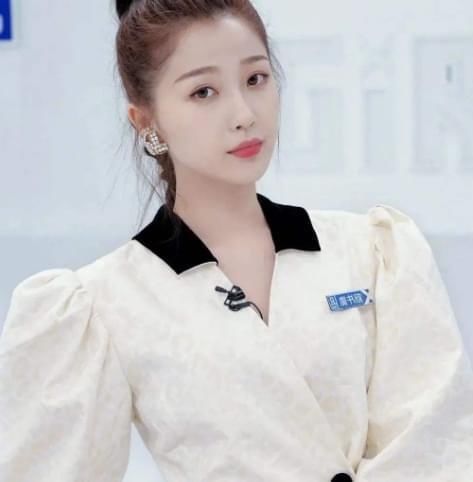  加盟|baby《跑男》刚收官就官宣新综艺，看到还有她加盟，这收视稳了！