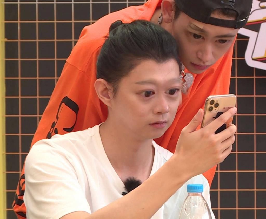  驾到|凑热闹的小鬼看3D图片看了个寂寞 《新手驾到》新鲜花絮掉落