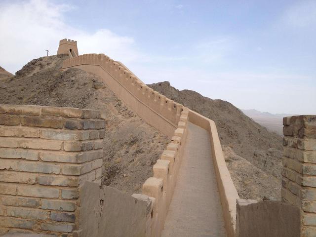 城墙|汉朝修筑长城,必然会在城墙周围洒一层细沙,让匈奴骑兵苦不堪言