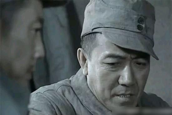 选择|原因很简单：李云龙成功伏击日本军官并选择肉搏，不是讲道义