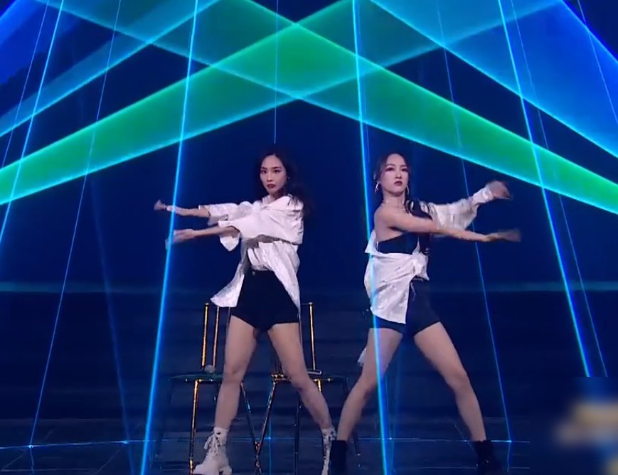 意难|王霏霏没能出道意难平,发言令人伤感,可是却被她的耳环吸引了