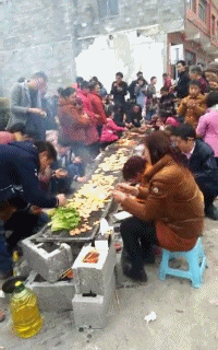 老板|搞笑GIF:老板,咱们这里有一个员工正在使用外挂,要不要把他辞退了