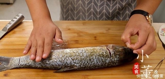 好吃|草鱼好吃的做法,不煎不炸,做法简单一看就会,鱼肉鲜嫩不腥