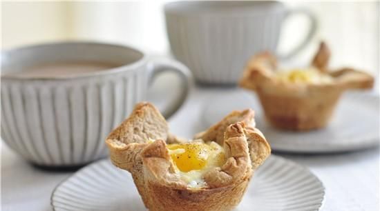  新鲜出炉|换个花样吃吐司，放到烤箱就搞定，快试试新鲜出炉的吐司杯
