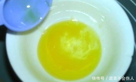  饱满|辣面椒盐葱味软糕，外酥内软，葱味饱满，软劲道！