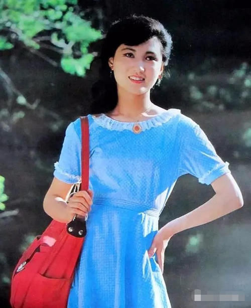  玻璃|曾经绝美容貌遭人嫉妒险被玻璃渣子毁容，如今却自行整成网红脸？