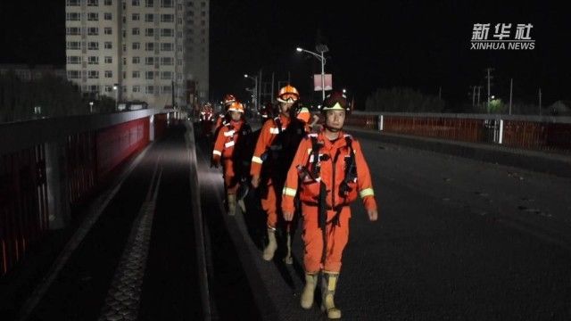 夜访抗洪一线：天津大清河水位接近预测峰值