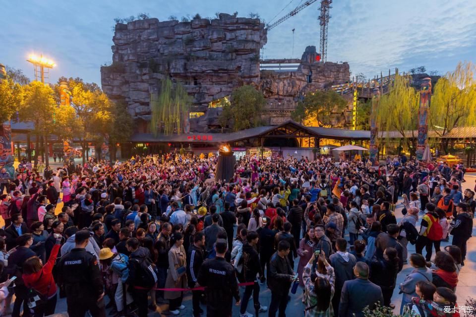 主题酒店|杭州有很多美景与动人的故事,宋城千古情的表演也非常震撼