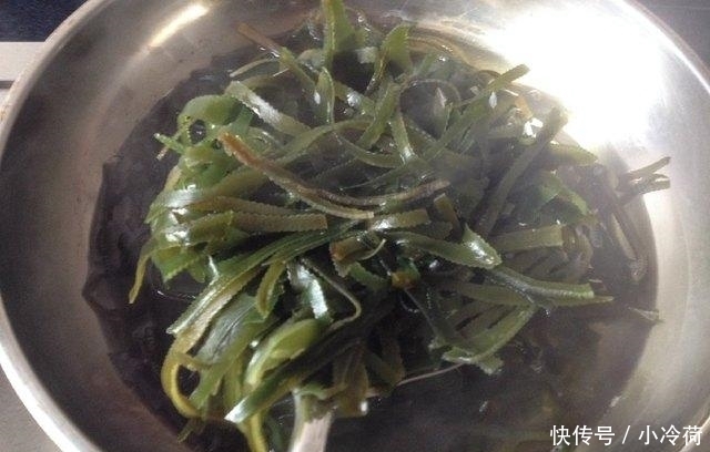 辣椒|凉拌海带脆爽入味操作要点,浇油1步最重要,香菜辣椒要放对位置