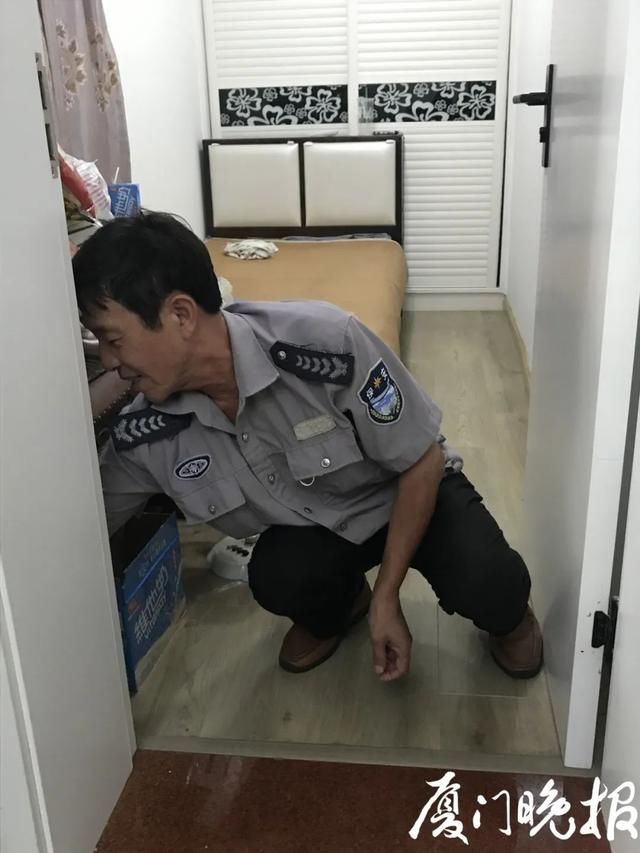  遇险|蛇潜进厦门一居民家，小兄弟俩遇险！两波救兵赶到，上演教科书式驱蛇