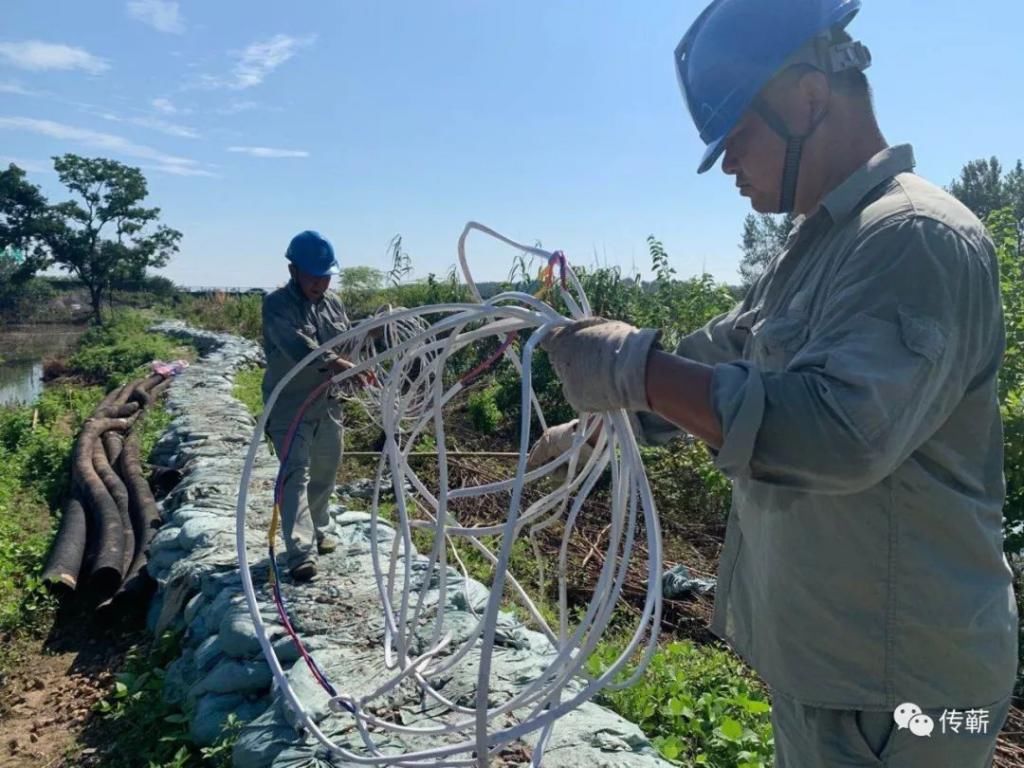  模式|最高40摄氏度！烧烤模式下江堤上的坚守……