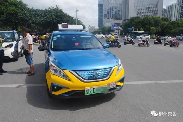  看完|佩戴安全头盔究竟有多重要？看完你就懂了｜一盔一带