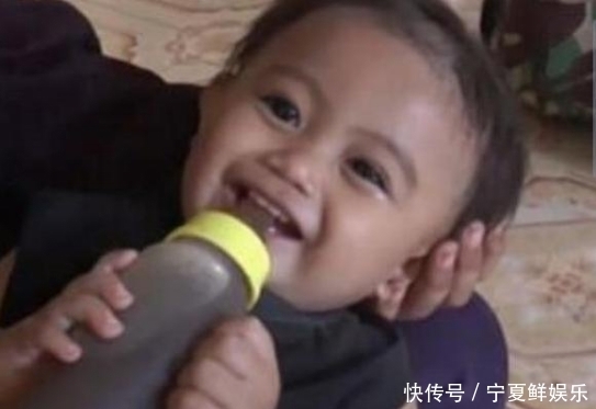 现状|印尼父母没钱给孩子买奶粉,让刚出生的孩子喝咖啡,她现状如何?