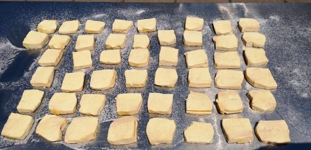 用料|盐卤豆腐干教你这样做，食材用料都简单，晒上一天能吃3个月