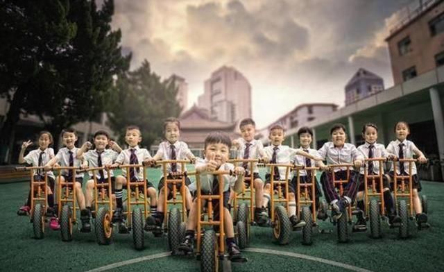  毕业|幼儿园拍摄创意毕业照，迅速走红网络，网友：都是有钱人家的孩子