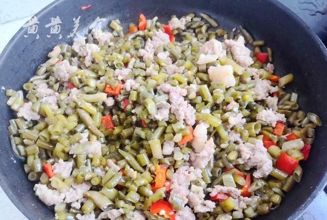 控干水分|两种方法做了十几斤酸豇豆,分享四种酸豆角做的美食,谁是你的菜