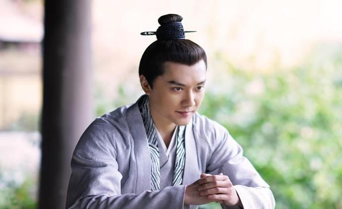 帮忙|42岁冯绍峰再接古偶剧被群嘲，因赵丽颖帮忙介绍，才勉强接受？