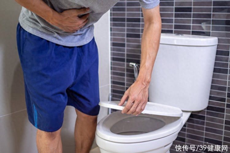 男性如果有性病前期有什么症状(男性在床上，出现5种异样，或是疾病信号，建议尽早就医检查)