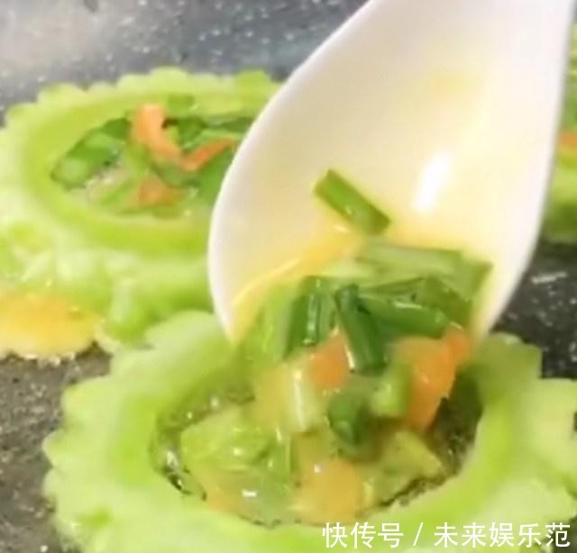  鸡蛋|吃腻了鸡蛋炒苦瓜，不妨来试试苦瓜鸡蛋饼