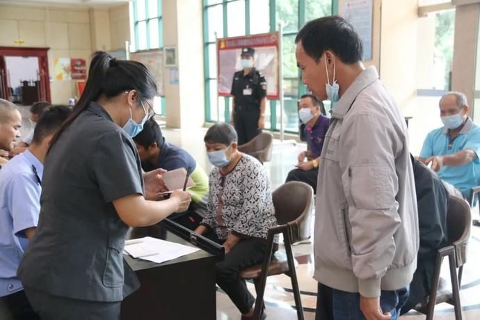 特困|阳山法院节前向特困当事人集中发放司法救助金