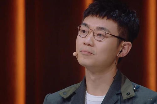  主持人|演员请就位：面对李成儒郭敬明互怼，大鹏是救场情商高还是拉偏架