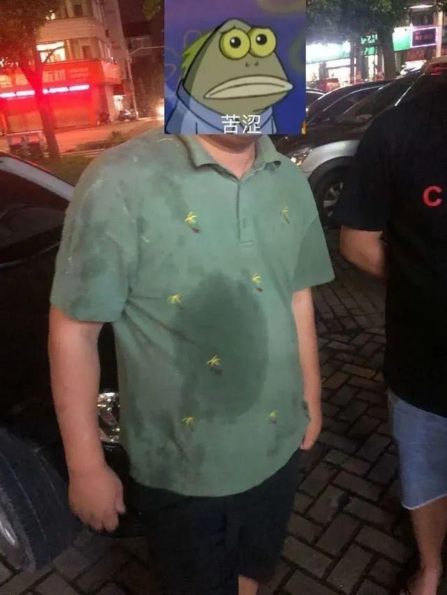  现场|扳手从天而降，直插男子头顶！真是飞来横祸…