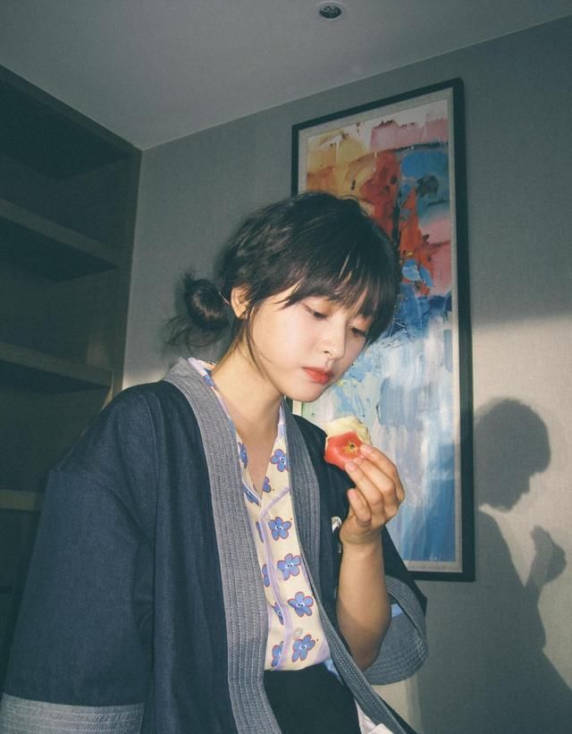 长裙|沈月穿搭土气？长裙搭配飞行帽元气满满，时尚大气又洋气十足