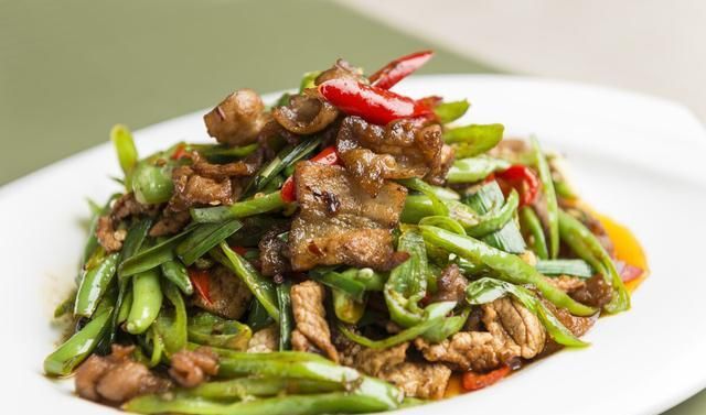  不腥|不管炒什么肉，别再加淀粉！大厨教你3招，肉质嫩滑入味，还不腥