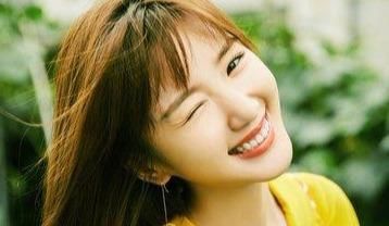  毛晓彤|毛晓彤气质好神奇，和谁都有cp感，女团上衣可以穿成好嫁风