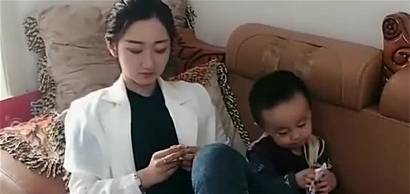  告状|24岁姐姐和4岁弟弟打架，姐姐一脸委屈哭诉告状，弟弟却云淡风轻