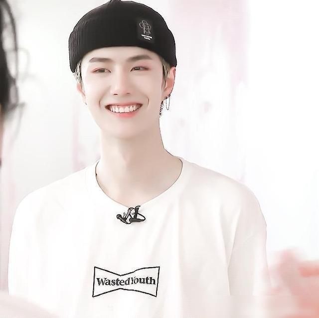  笑容|《天天向上》王一博甜度测试超标，治愈系笑容好甜，王甜甜石锤！