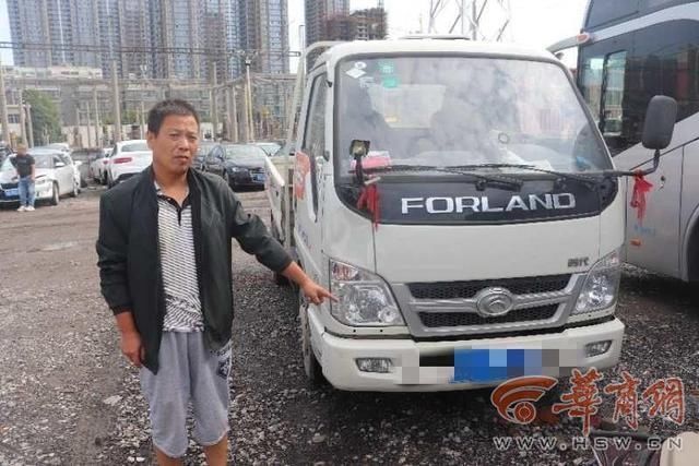  车辆|男子在210国道撞人后肇事逃逸 曾返回现场捡车辆脱落物