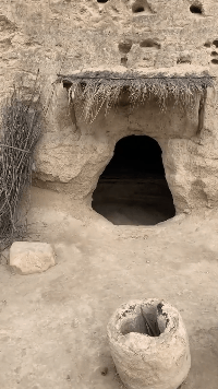  老伴|搞笑GIF趣图:姑娘，自拍归自拍，能不能先把扣子扣上啊！