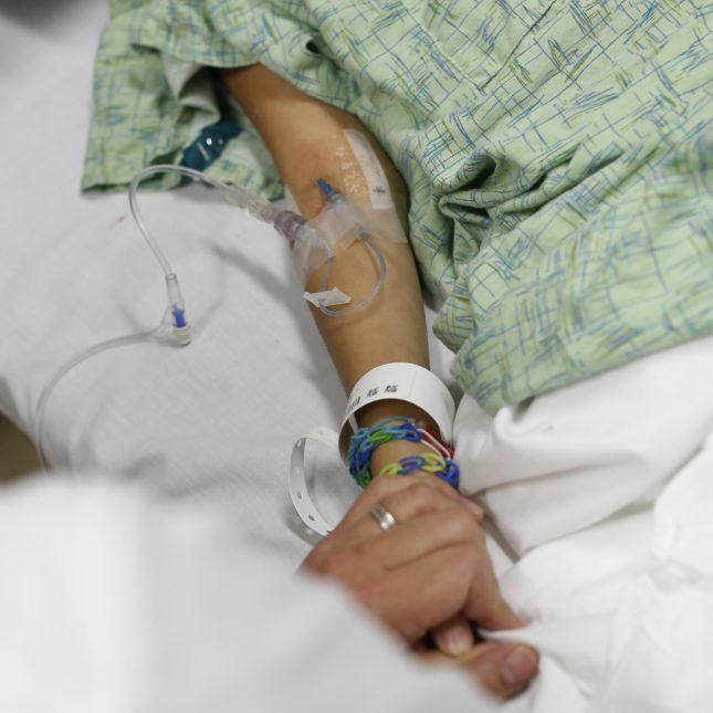  人世|13岁少女俩月自杀10次，母亲忍痛决定不再救她，让她离开人世