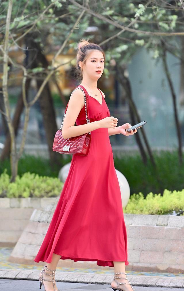  高跟鞋|有颜有型还百搭，原来高跟鞋才是夏天街头的王者，轻松凹造型