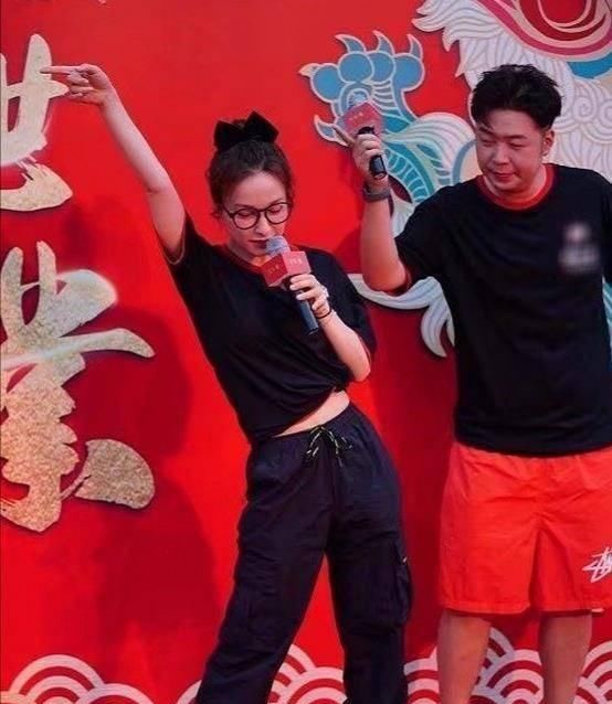  新店|吴昕为杜海涛新店捧场，还亲切称呼其母亲为妈，不怕沈梦辰生气？