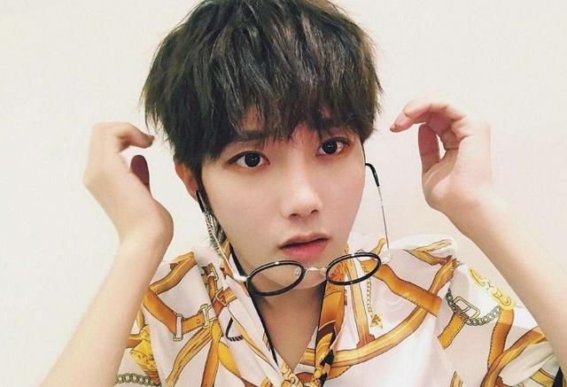  公然|人气团出道即雪藏，成员公然互撕，他是断层C位却没有姓名