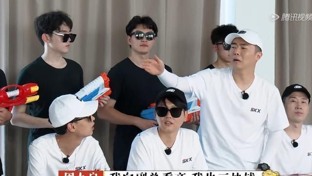  一目了然|德云社演员被问想挣多少年薪，各位给出的回答，有无野心一目了然